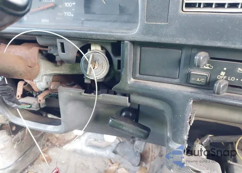 1991 Toyota Pickup 1/2 Ton Short Wheelbase из США, поврежденный, VIN JT4RN81A8M5094670